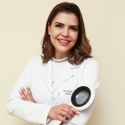 Dra. Karen Brazil. Dermatólogos  en La Serena